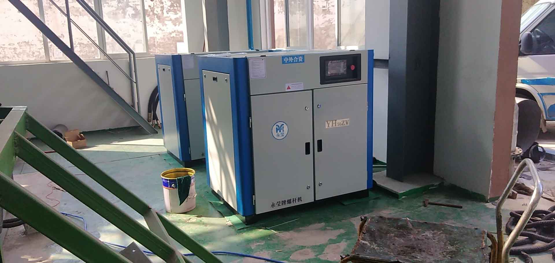 永磁變頻空壓機(jī)在工廠(chǎng)中都有哪些需求和應(yīng)用要注意注意什么呢，權(quán)偉永瑩螺桿空壓機(jī)廠(chǎng)家