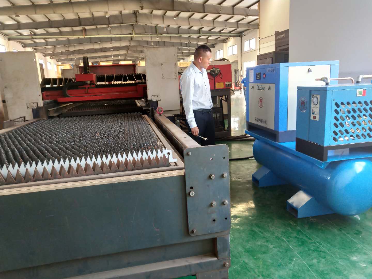 激光切割螺桿空壓機 激光切割螺桿空壓機